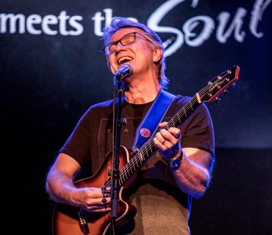 Recap: RIK EMMETT and Opener Mark Anthony Castrillon – The Canyon Club – 10/5/17